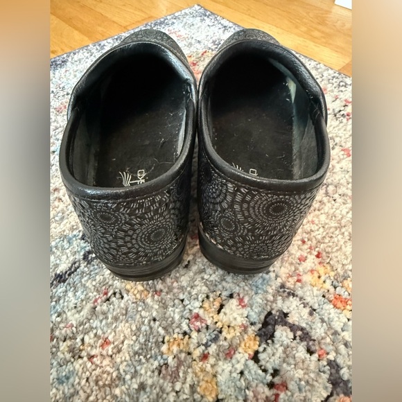 Dansko Black Medallion Patent Clogs Leather EU Size 36 - Picture 3 of 5